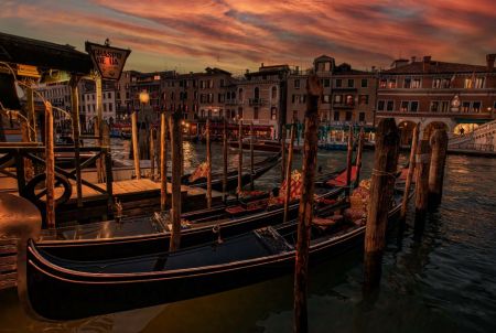 A Cozy Night in Venice