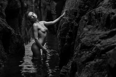 Gloria and the water