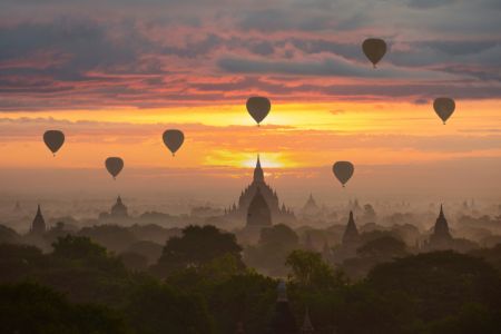 Bagan, balloons flying over ancient temples