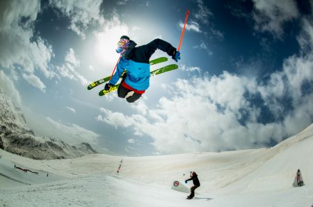 Local Ema Galli  performing...