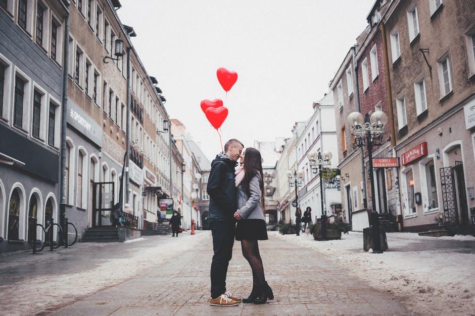 Tips for Photographing the Perfect Kiss