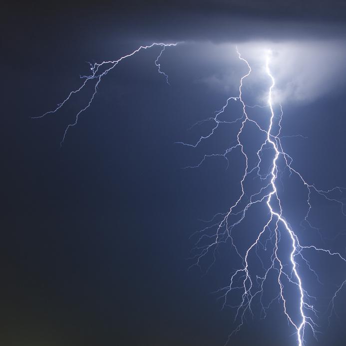 How to photograph a lightning bolt